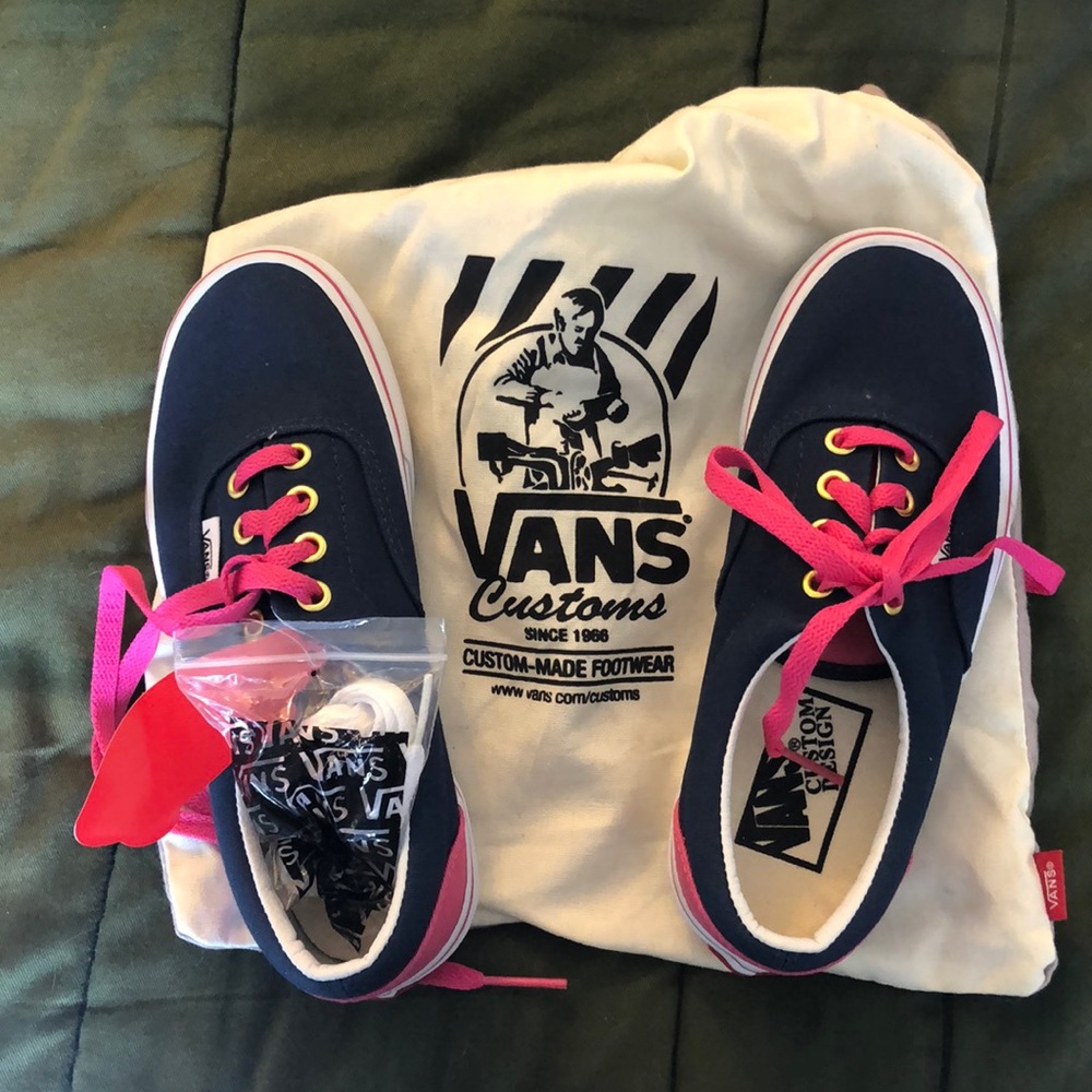 *BRAND NEW* Vans - Custom designed - Picture 1 of 3